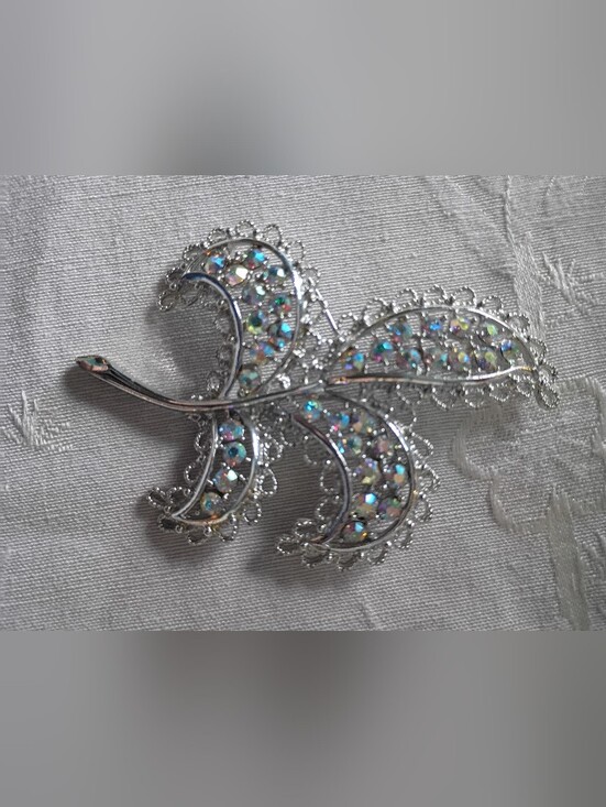 Emmons Jewelry - Vintage Leaf Openwork Aurora Rhinestones Silver Brooch Pin, Emmons Signed